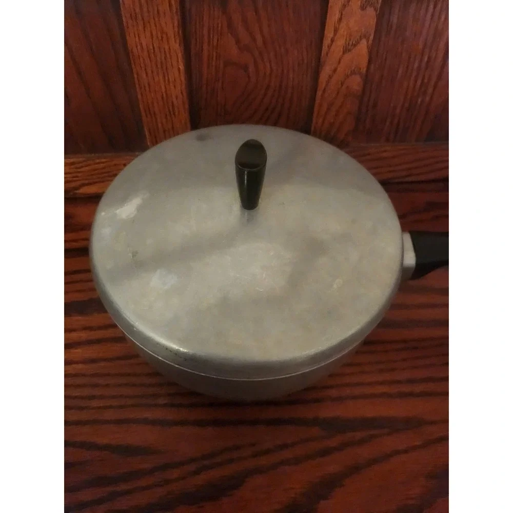 Vintage Wear-ever Aluminum 2‎ Quart # 38342 With Lid